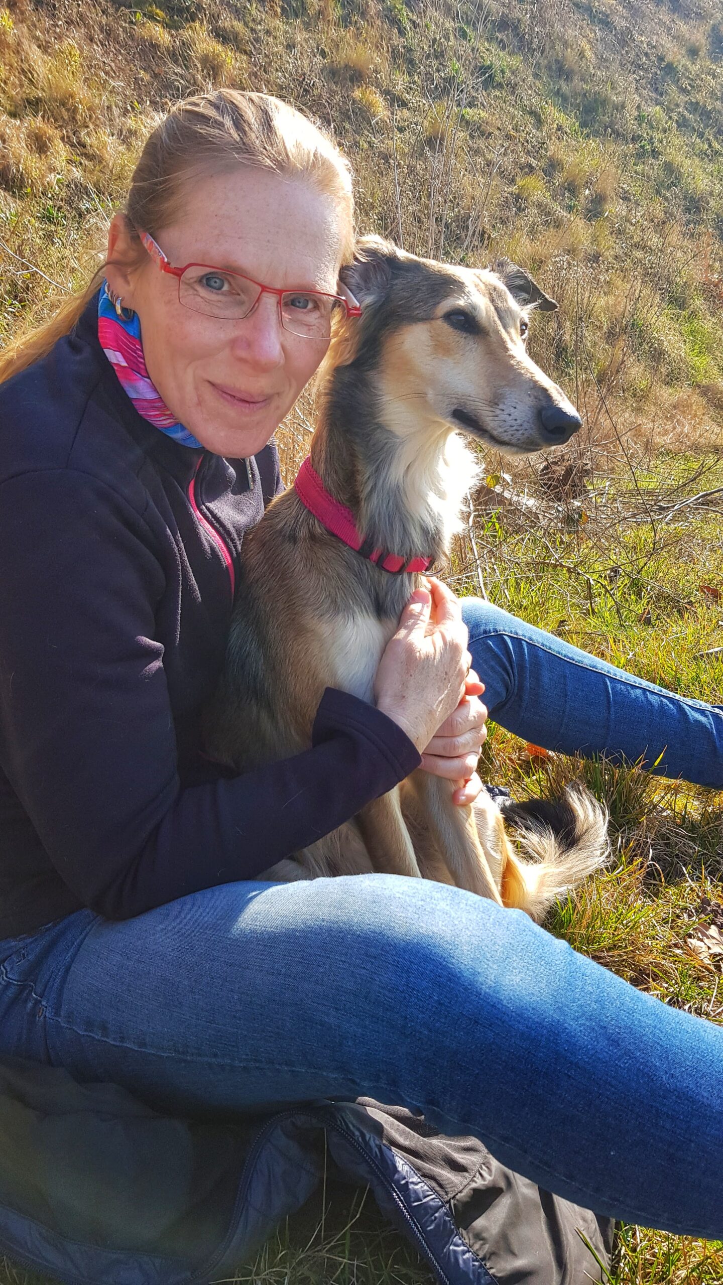 Astrid Formusek mit Hund im Elztal