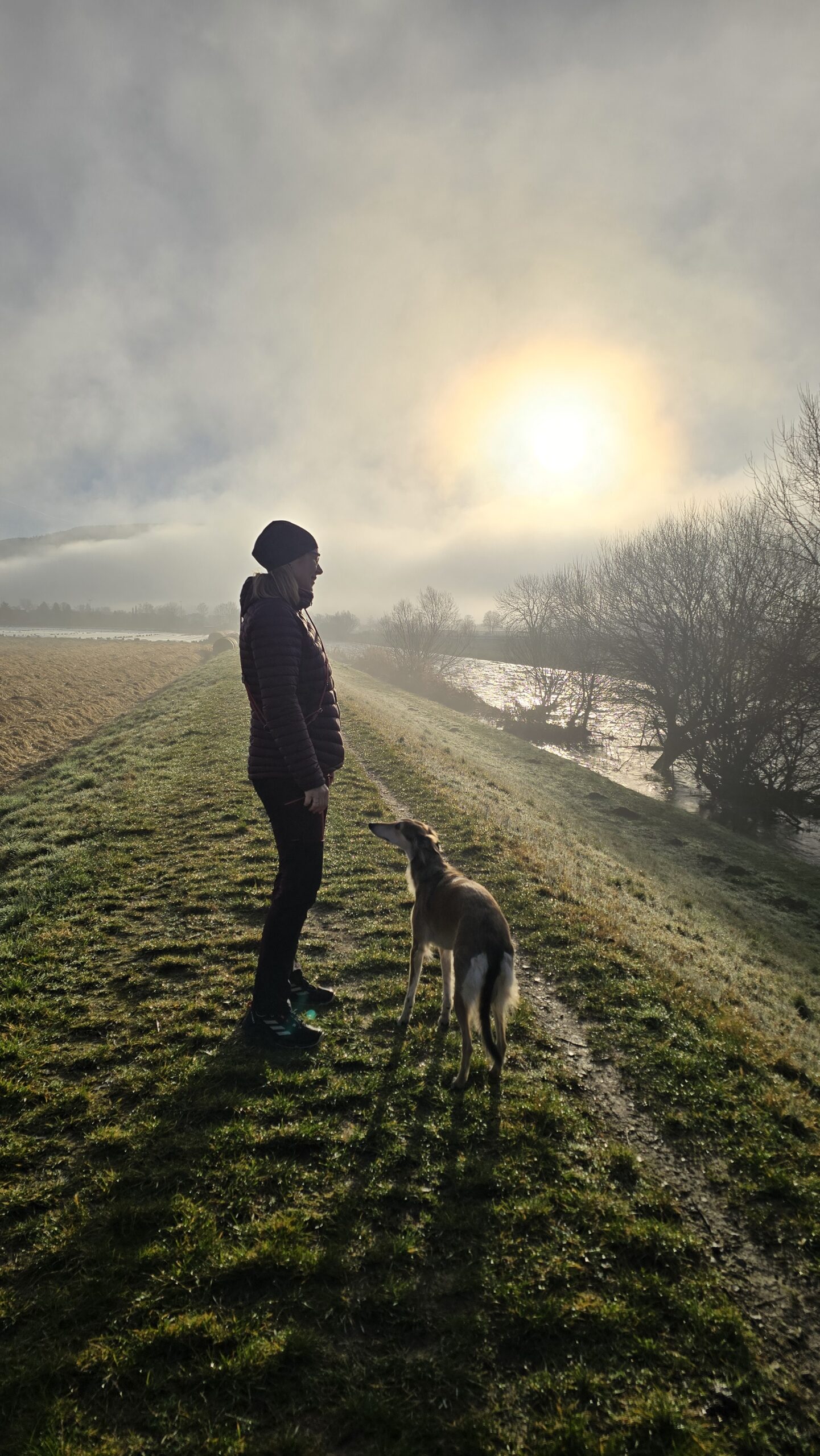 Astrid Formusek mit Hund im Elztal